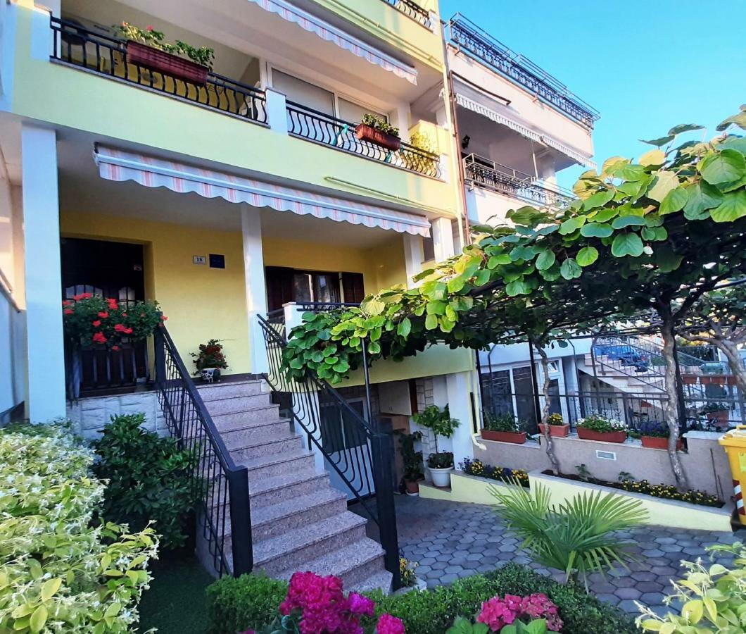Paradise Beach Apartments Rovigno Esterno foto