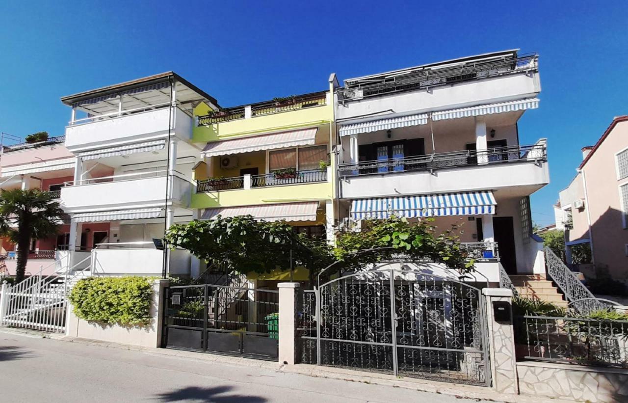 Paradise Beach Apartments Rovigno Esterno foto