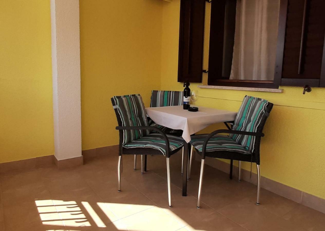 Paradise Beach Apartments Rovigno Esterno foto