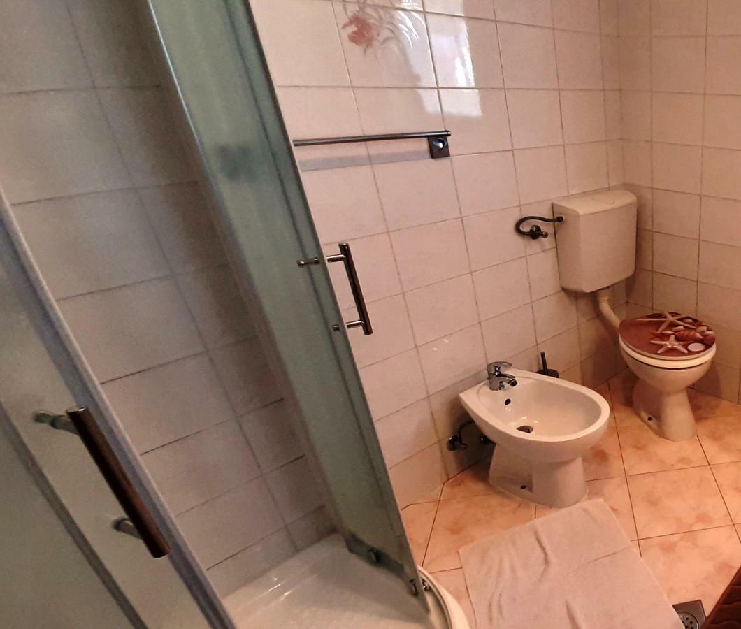 Paradise Beach Apartments Rovigno Esterno foto